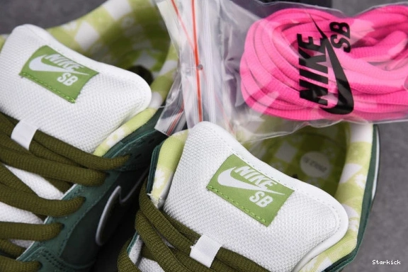 BV1310-337 Dunk Nike SB Green Box) Concepts Lobster Low (Regular 1123